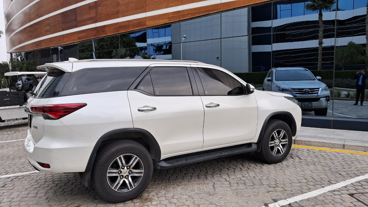 toyota fortuner 07 seater in white color
